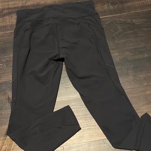 WOMENS LULULEMON LEGGINGS SZ 8 BLACK